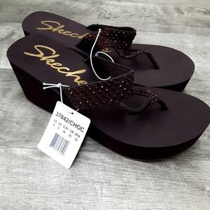 Skechers Cali 9M Brown platform thong flip flops
